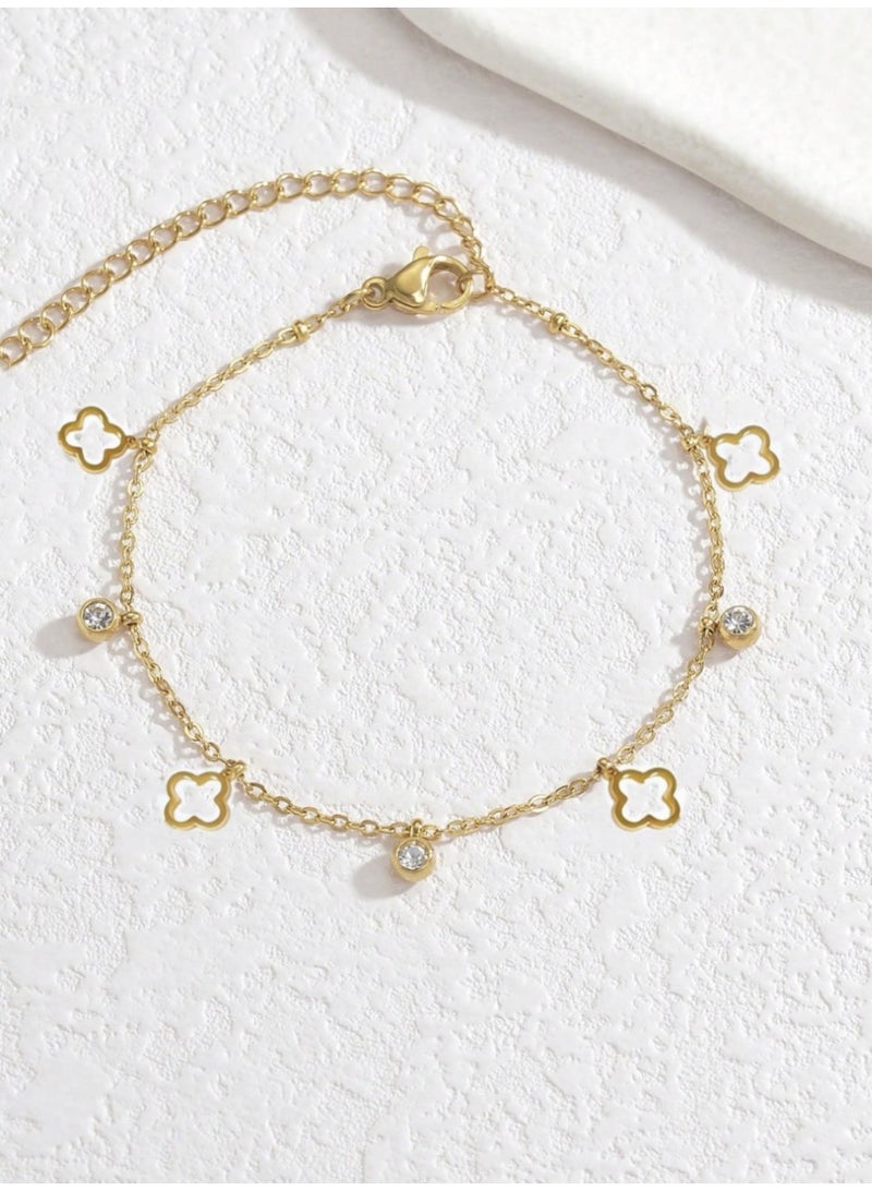 veya An Elegant Stainless Steel Anklet With A Leaf-Shaped Bendant Encrusted With Zircon, Adding A Sophisticated Ttouch to your look and a symbolic meaning that brings good luck. - Image 2